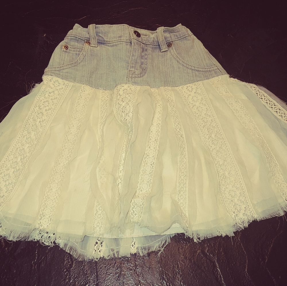 Guess skirt 😻
